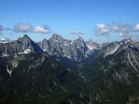 Blick ins Raintal zum Gimpel, Köllenspitze und Gehrenspitze links